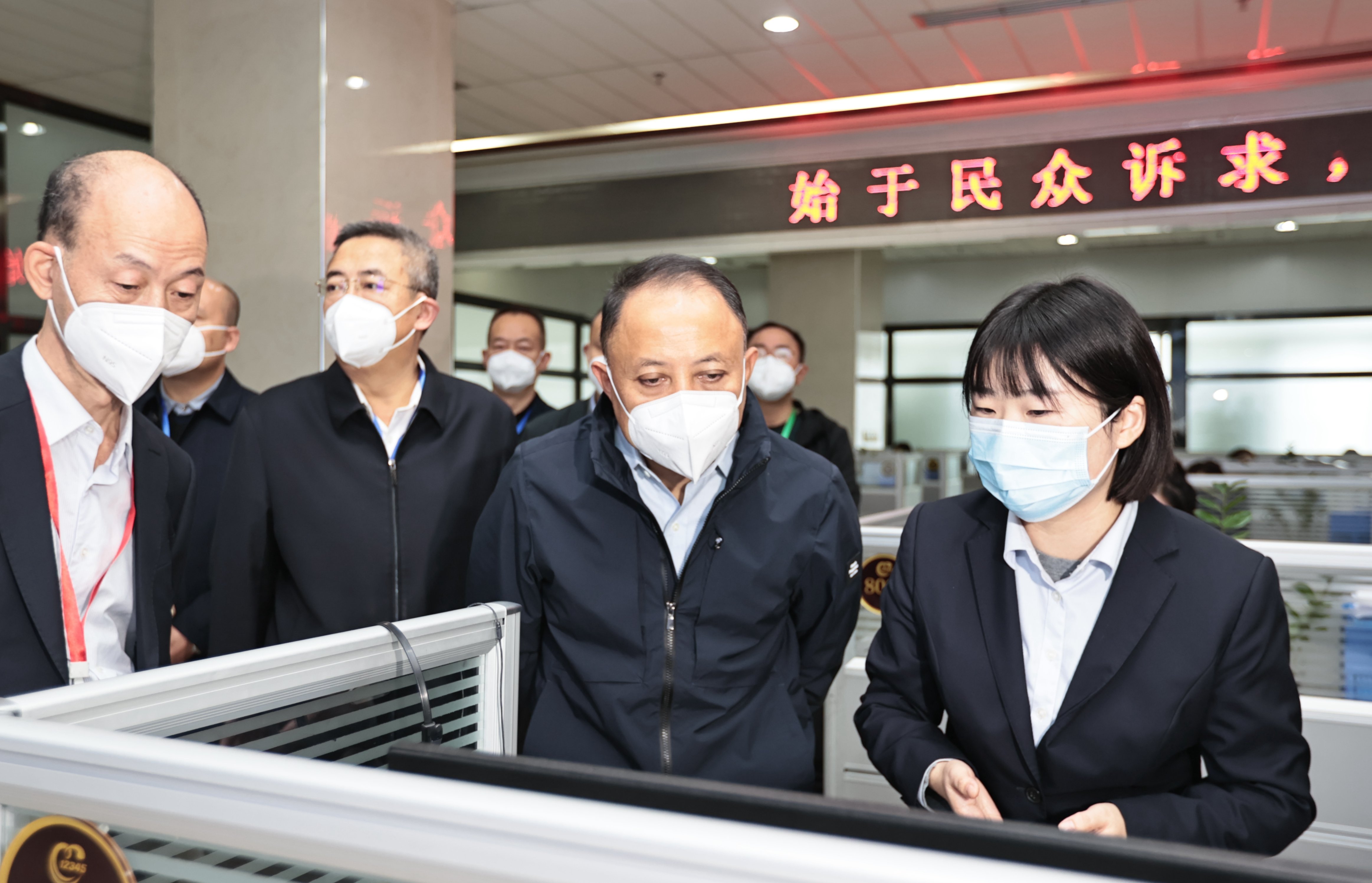广元市委书记何树平：政务热线要更好发挥连心桥、总客服减压阀作用开云 开云体育平台(图1)