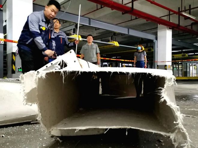 小区地下车库通风管道坠落已开展排查抢修！开云APP 开云官网入口(图4)