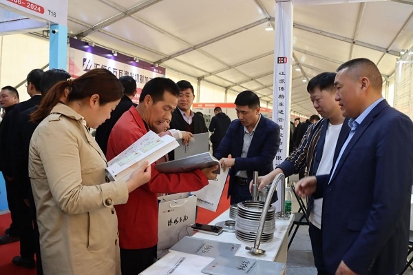 开云 开云体育平台泰州市姜堰区娄庄镇第二届金属管材管件展销会举办(图2)