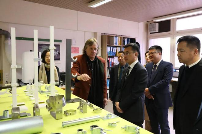 Kaiyun 开云体育区政府主要领导率团赴瑞士开展经贸交流活动(图2)
