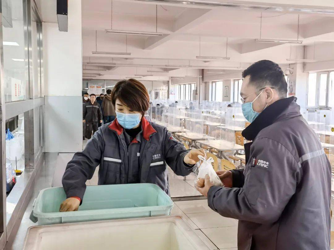 战开云APP 开云官网入口“疫”一线——心手相牵 万众一心(图6)